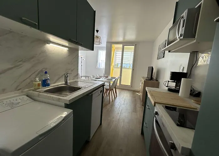 Renove 2 Pieces Avec Balcon, A 200m De La Plage, St Hilaire De Riez - Fr-1-224c-318