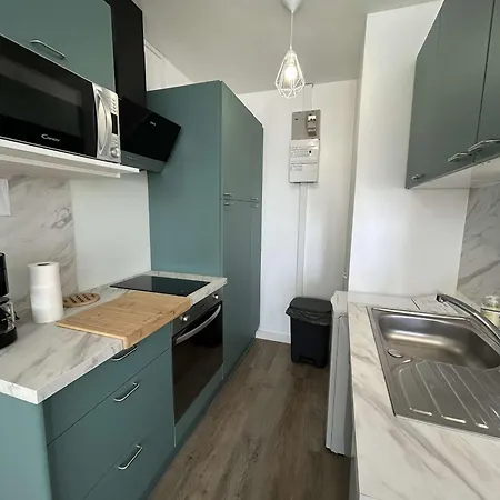 Renove 2 Pieces Avec Balcon, A 200m De La Plage, St Hilaire De Riez - Fr-1-224c-318 *